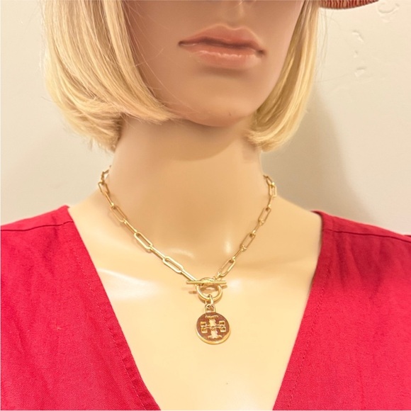 NEW✨ Pendant with Tory Burch Round Logo charm/medallion - Picture 5 of 6